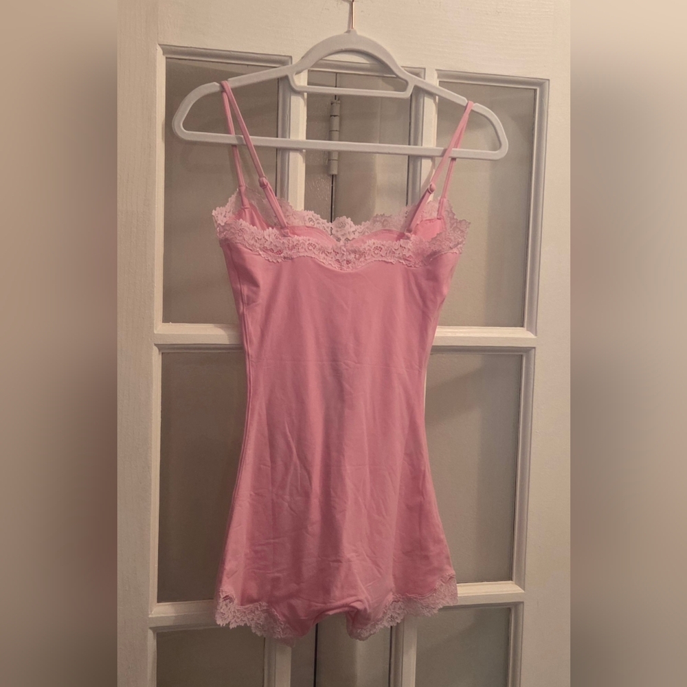 SKIMS Fits Everybody Bubble Gum Lace Trim ONESIE!! - Picture 10 of 13
